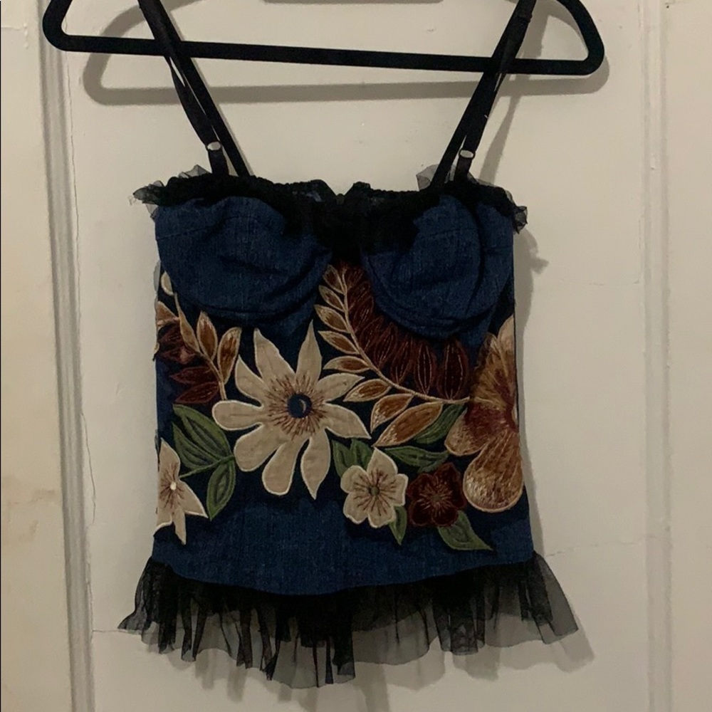 Beautiful vintage piece!! Hot for summer!!